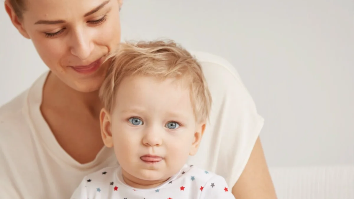 Mama cu copilul care sufera de intoleranta la histamina